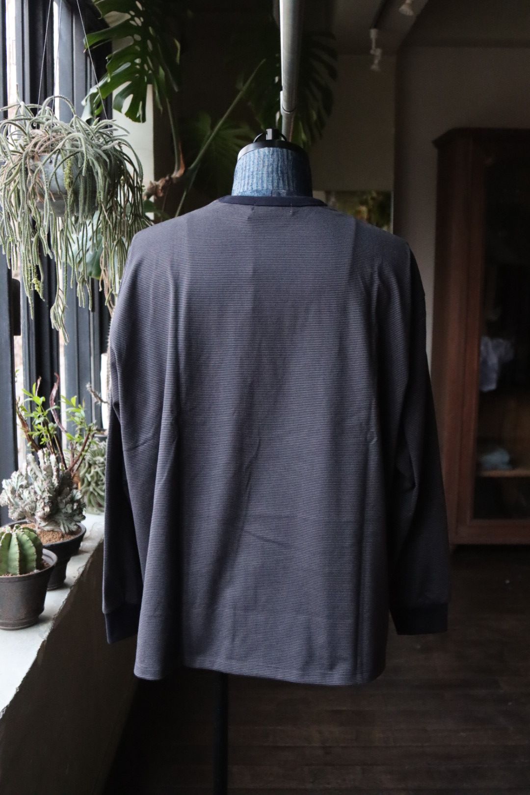 グラフペーパー24SS Narrow Border L/S Tee(GU241-70117B)NAVY×GRAY
