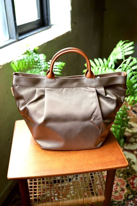 エンダースキーマ バッグ 2tuck tote M(yv-b-2tm)beige/brown☆7月11日(土)発売！