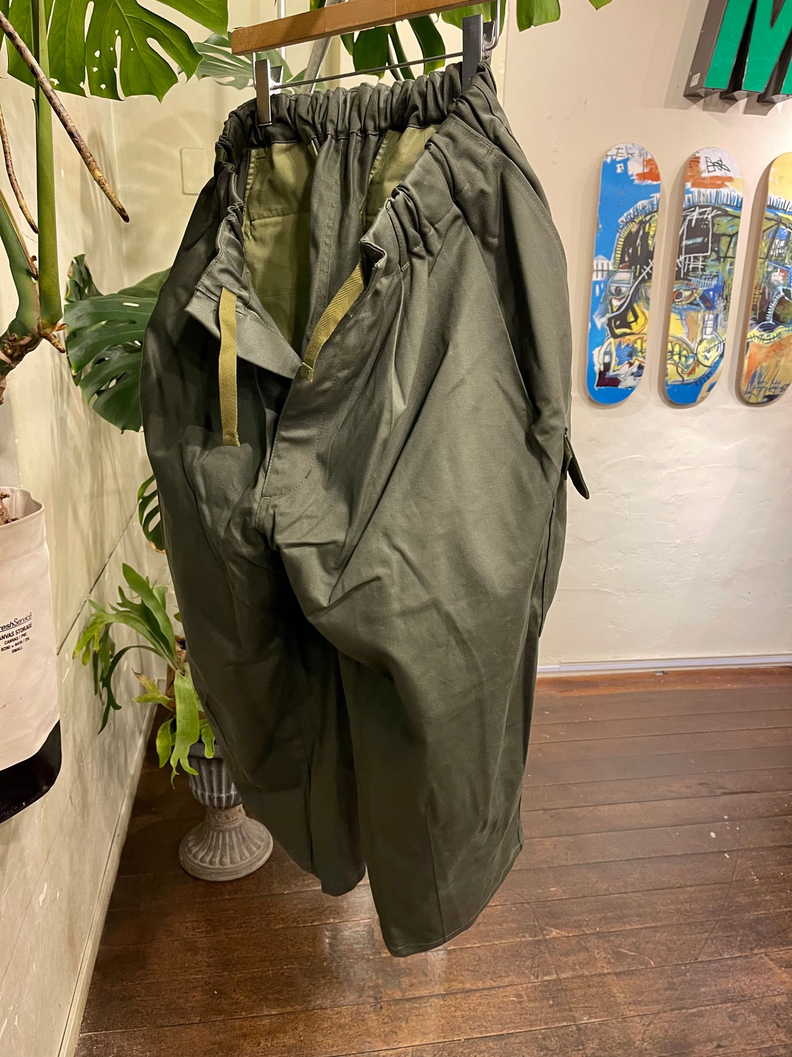 イズネス23SS バルーンカーゴパンツ BALLOON CARGO EZ PANTS(1004AWPT04)KHAKI