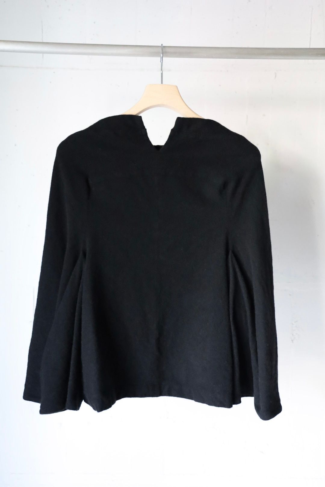tao 26FW ウールツイル先染 製品縮絨ケープ (TR-B004-051-1)BLACK☆10月2日(金)発売！