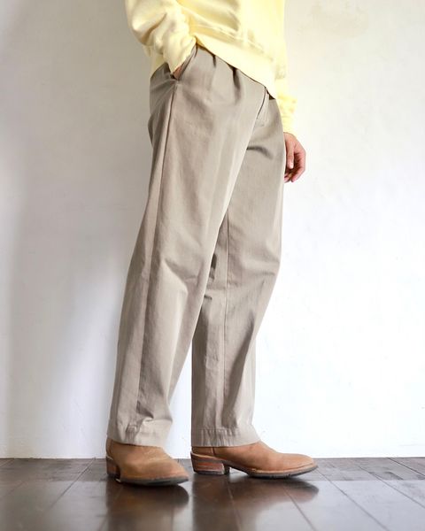 A.PRESSE 23AW Type.2 Chino Trousers"BEIGE"スタイル