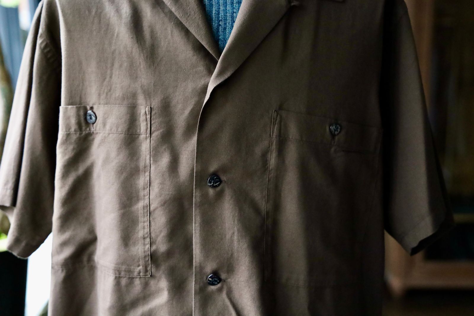 ヨーク25SUMMER シャツ GARMENTDYED COTTON SILK TWILL OPEN COLLAR SHIRT(YK25SS001006SH)BROWN
