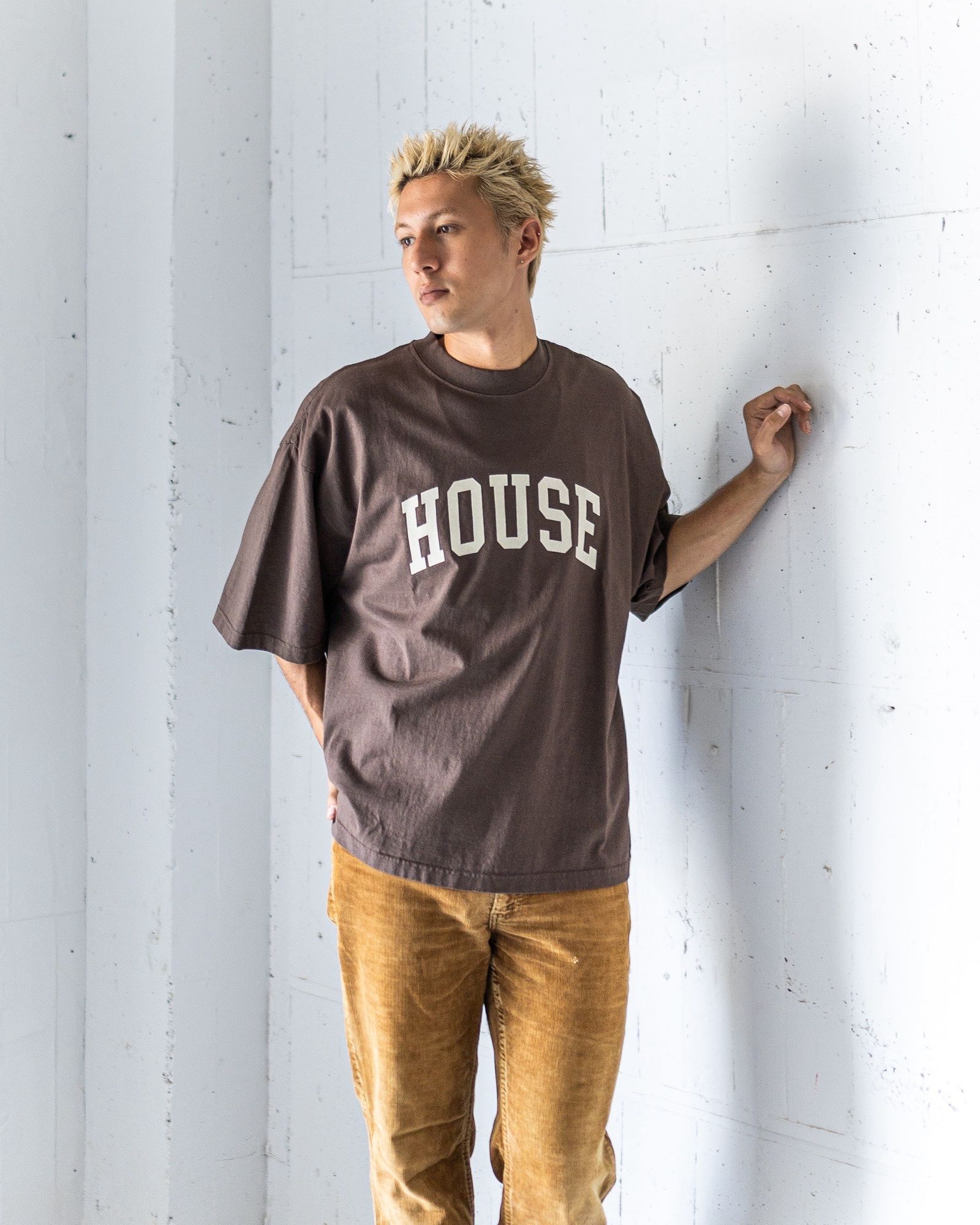 is-ness MUSIC HOUSE FLOCKY PRINT T-SHIRT MARKスタイル