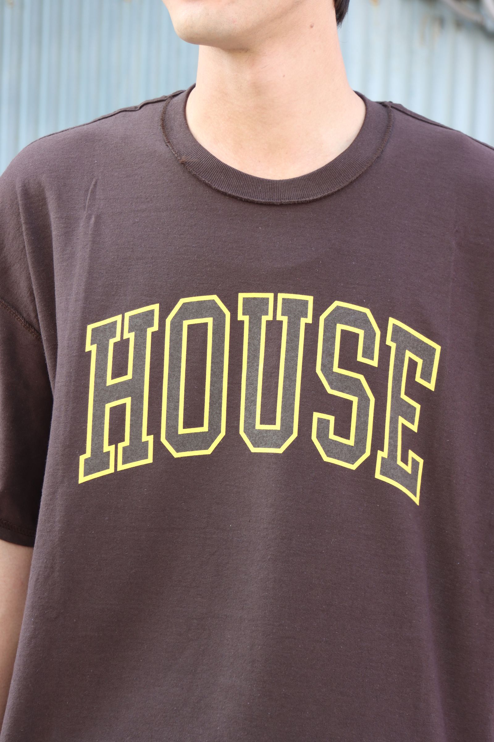 イズネスミュージック 25SS HOUSE T-SHIRT(IMP5_26_HOUSE5ST01)BROWN