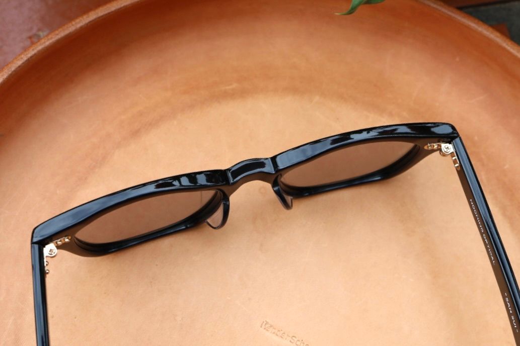 ノチノオプティカル "SANSUI" #2.GLOSS BLACK × GREY GREEN to D.GREY(調光モデル)