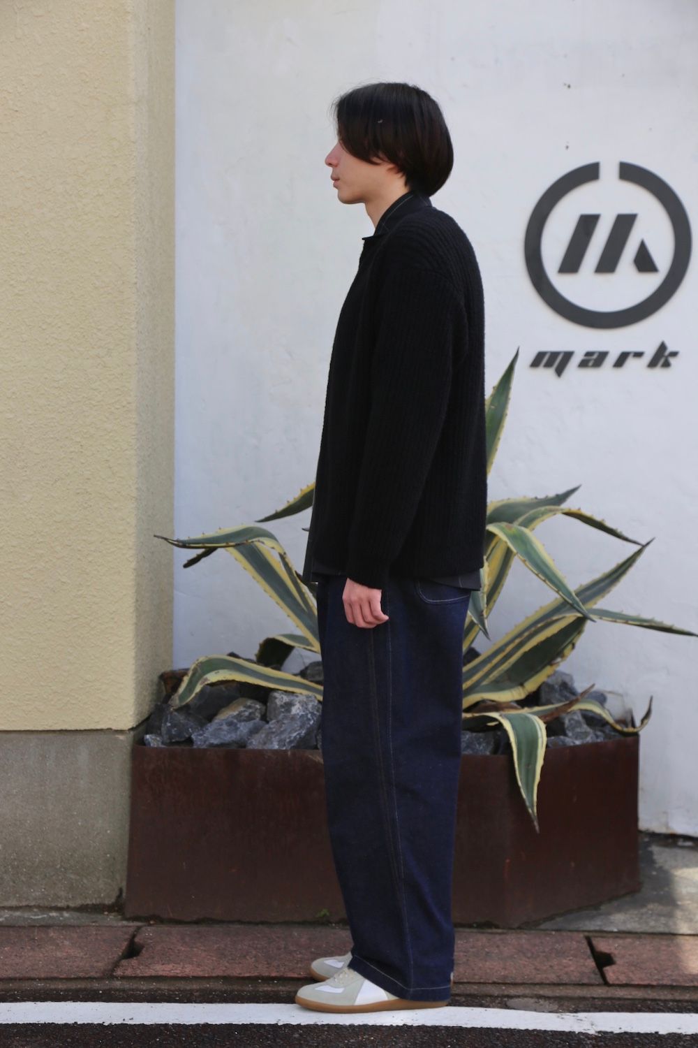 YOKEより、3G BACK ZIP RIB CREW NECK "BLACK" style.2020.10.17.