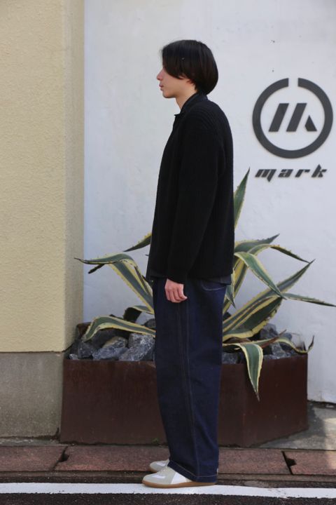 YOKEより、3G BACK ZIP RIB CREW NECK "BLACK" style.2020.10.17.