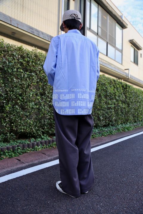 COMME des GARCONS HOMME ツイル×綿ストライプロゴプリントシャツStyle.2020.9.4..