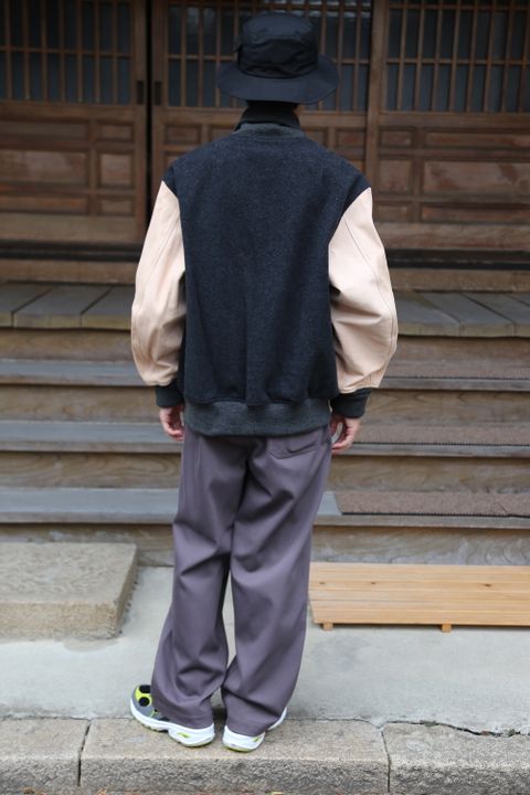 Hender Scheme stadium jumper charcoal/natural Style.2020.8.11.