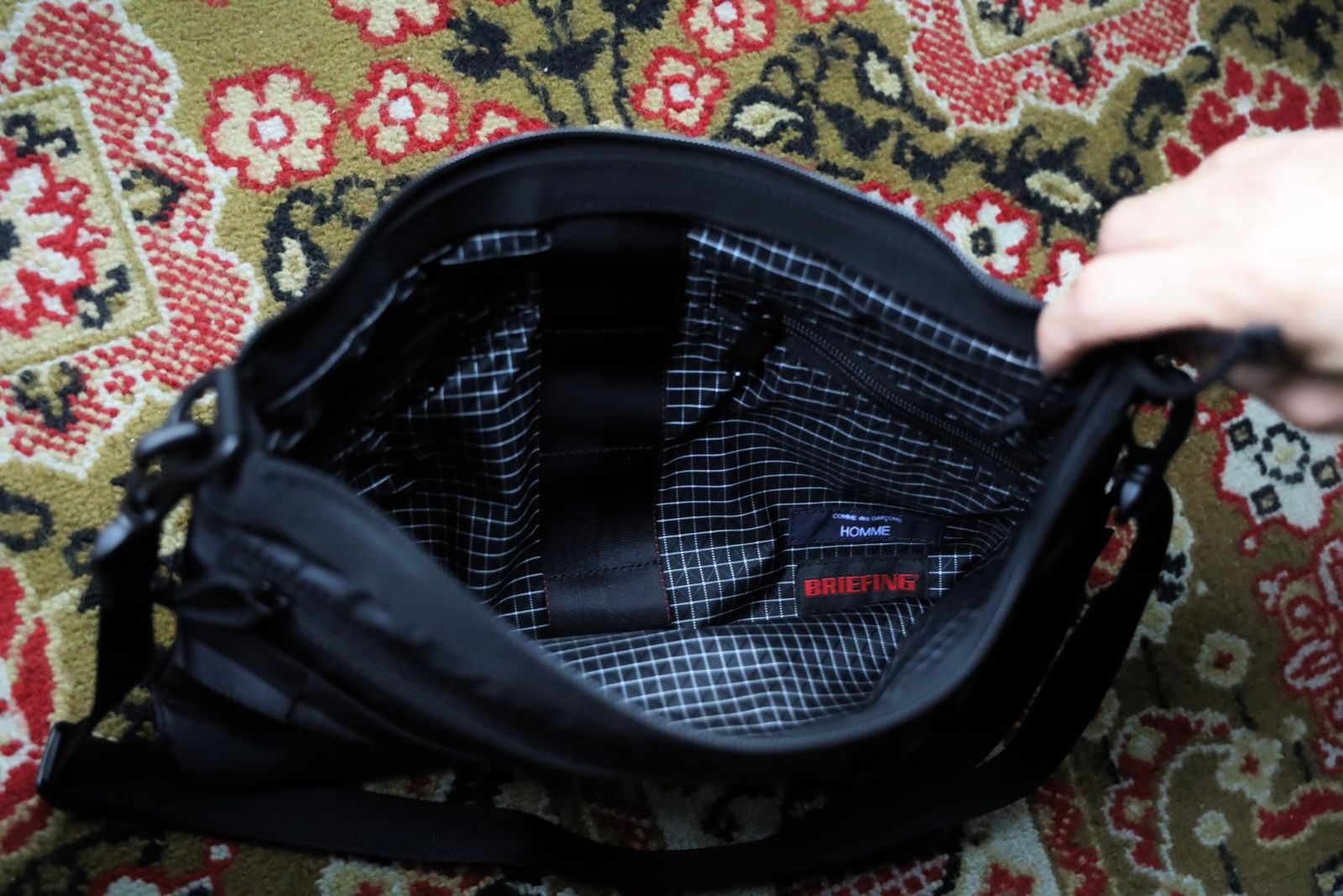 コムデギャルソンオム バッグ BRIEFING W-NAME REVERSIBLE SACOCHE(HR-K209-051)BLACK×BLACK☆10月2日(金)発売！