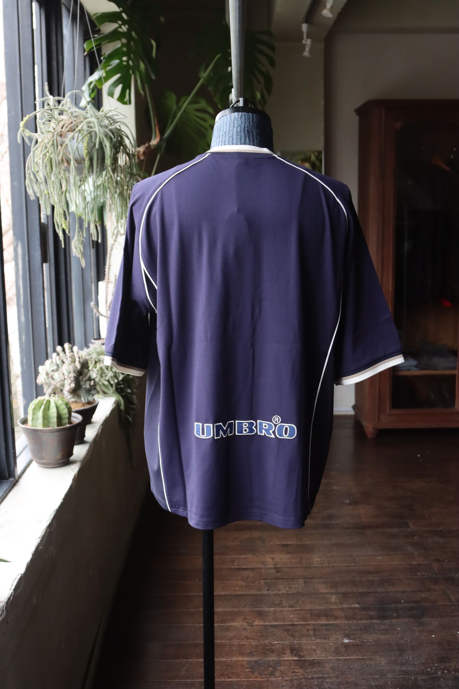 セダンオールパーパス SS24 UMBRO® S/S Game Shirt(SD24S-CT10)Deep Navy☆3月9日(土)発売！