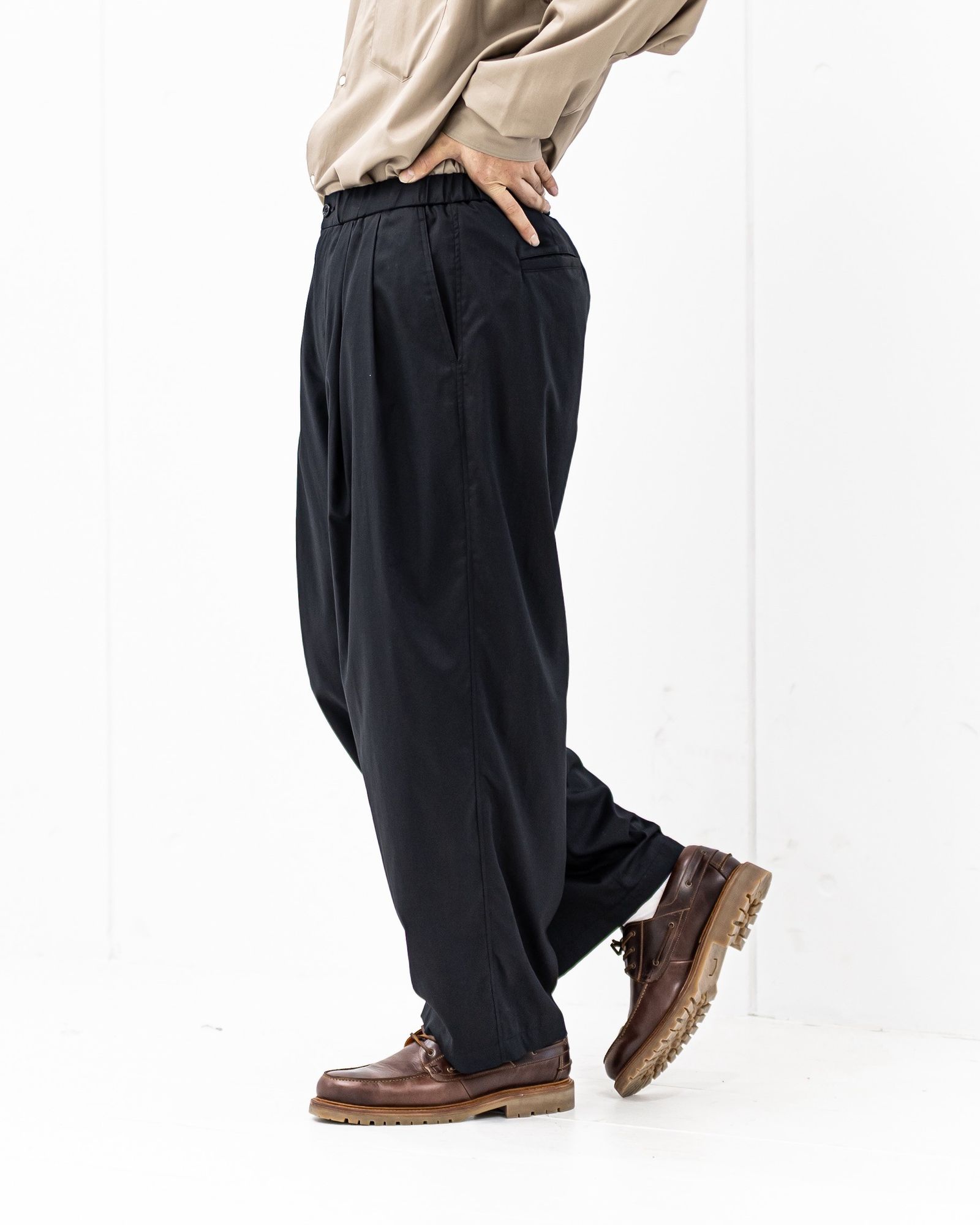 グラフペーパー26SS Silicon Poplin Two Tuck Easy Pants(GM261-40182)BLACK☆2月28日(土)発売！