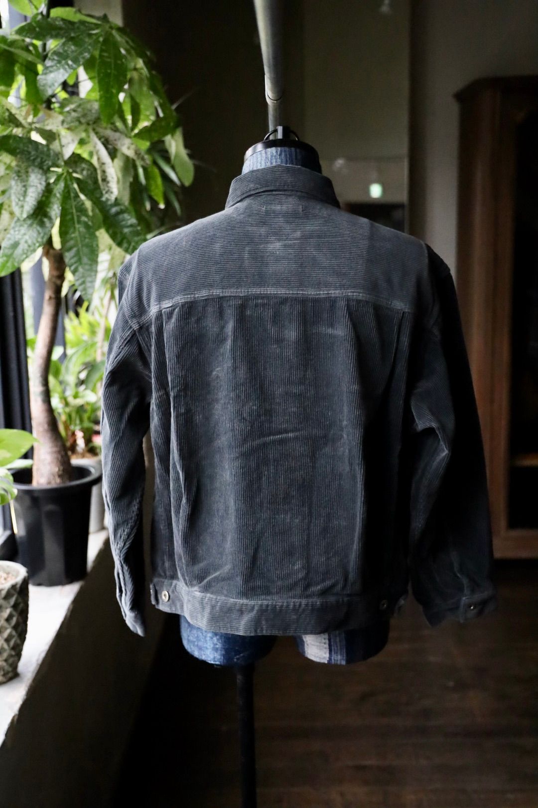 イズネス 25AW CORDUROY TRUCKER JACKET (25AW_30_1006AWJK02)CHARCOAL☆新作発売！