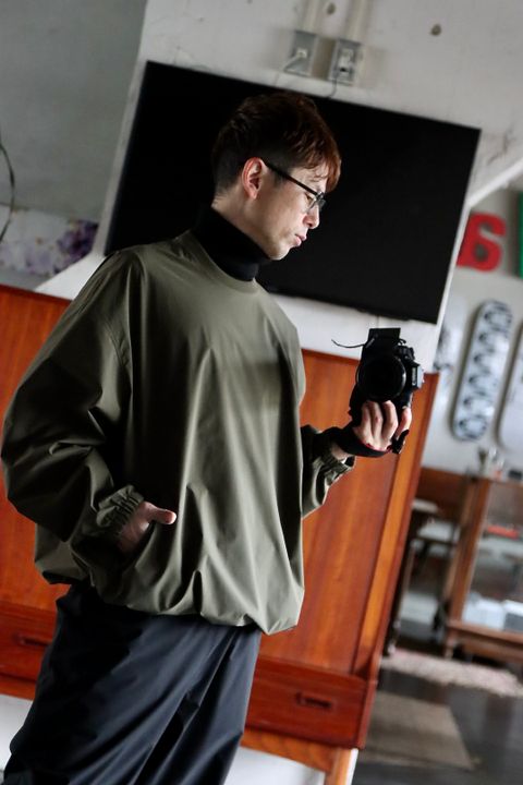 FreshService 22SS SOLOTEX TAFFETA CREW NECK PULLOVER"KHAKI"style.