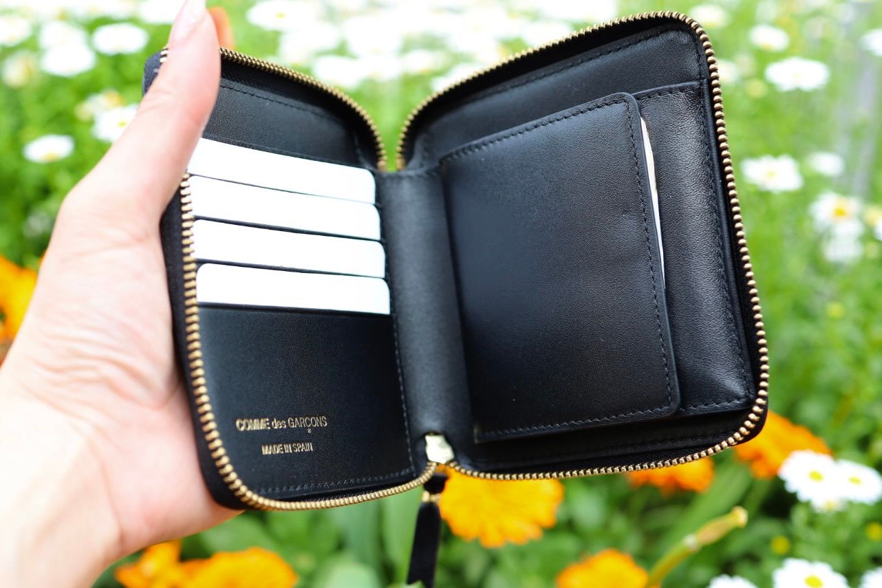 コムデギャルソン 財布 Classic Leather 二つ折りZIP財布(8Z-D002-051)BLACK☆4月11日再入荷！