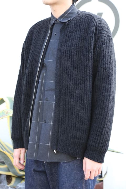 YOKEより、3G BACK ZIP RIB CREW NECK "BLACK" style.2020.10.17.