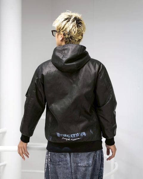 TALKING ABOUT THE ABSTRACTION DAMAGE LEATHER PARKA MARKスタイル