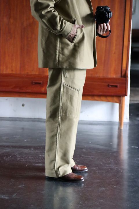 blurhms22FW Work Cardigan Jacket & Utility Back side Trousersスタイル.2022.8.14.