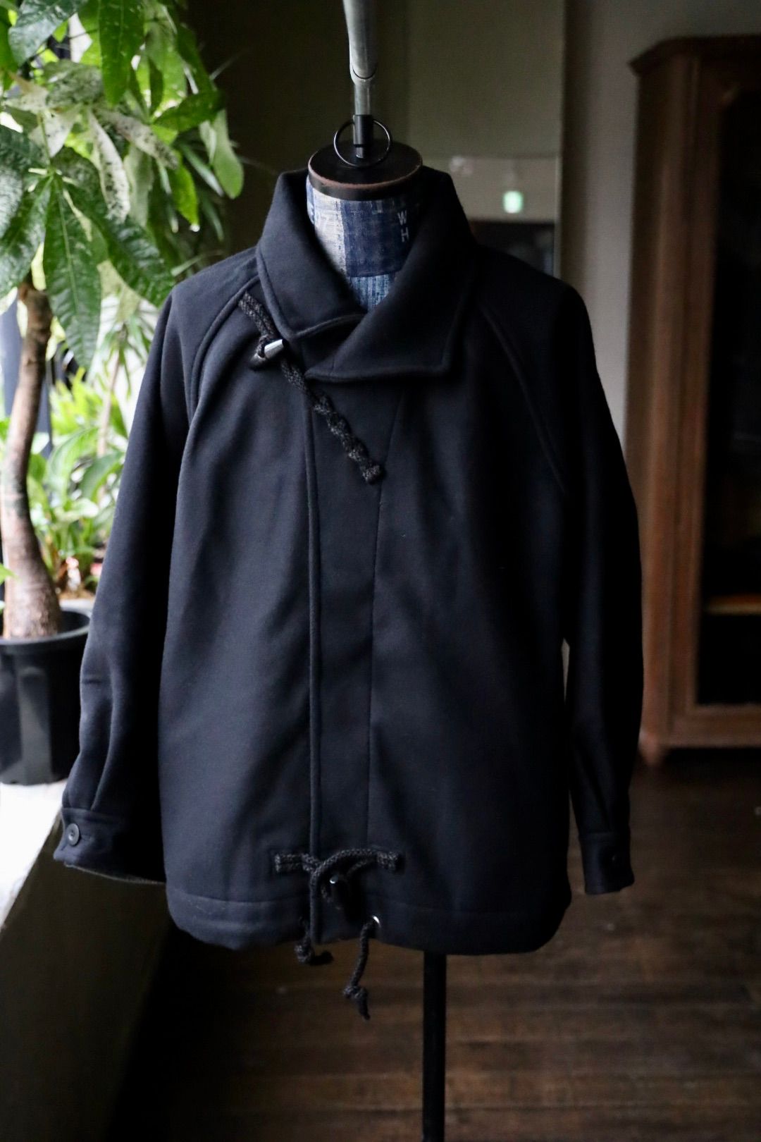 イズネス 25AW DUFFLE SMOCKS COAT (25AW_32_1007AWCOAT02)BLACK☆新作発売！