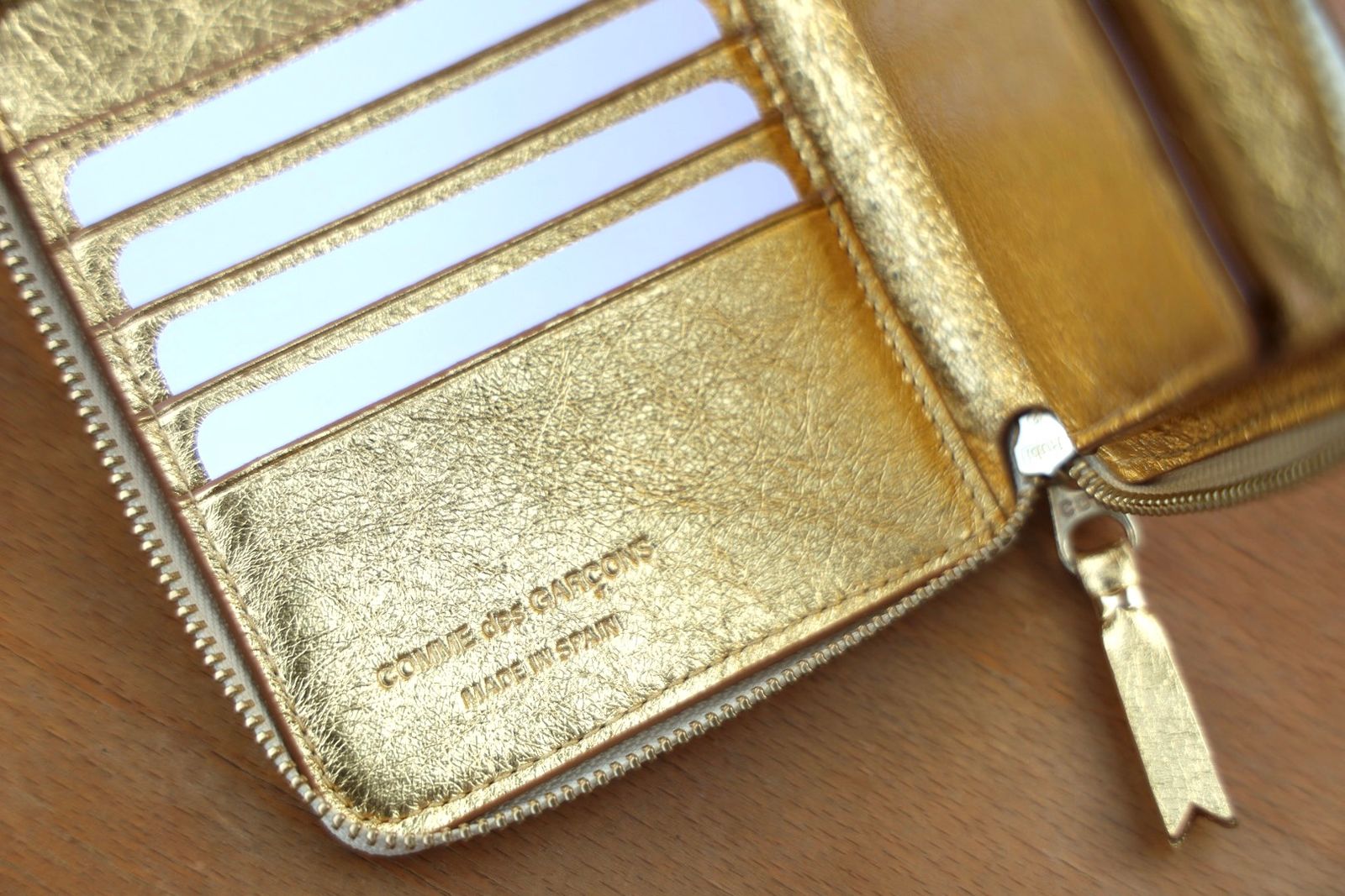 コムデギャルソン 二つ折りZIP財布 (8Z-B021-051) GOLD☆4月11日再入荷！