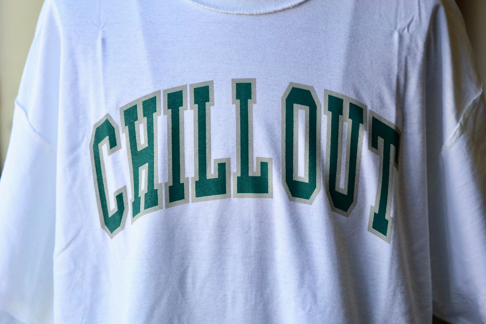 イズネスミュージック 25AW CHILL OUT T-SHIRT (IMP6_03_CHILLSST01) WHITE