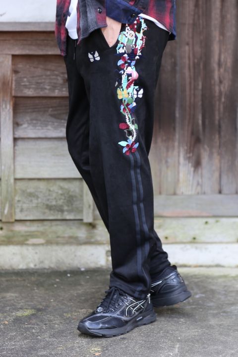 doublet CHAOS EMBROIDERY SUEDE TRACK PANTS "BLACK"style.2020.8.9.