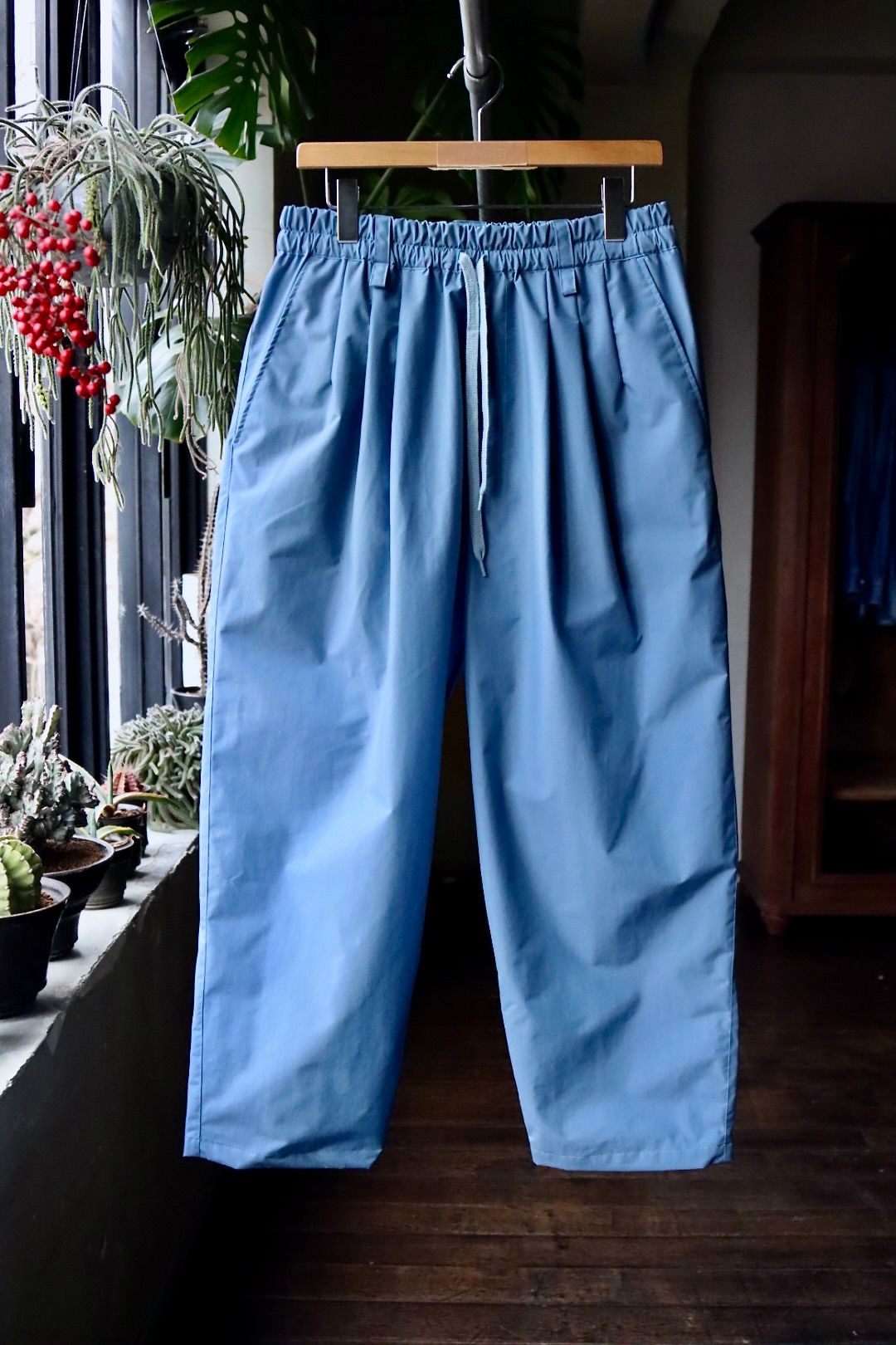 is-ness - is-ness イズネス24SS PACKABLE EZ PANTS(1004SSPT02)SMOKEY ...