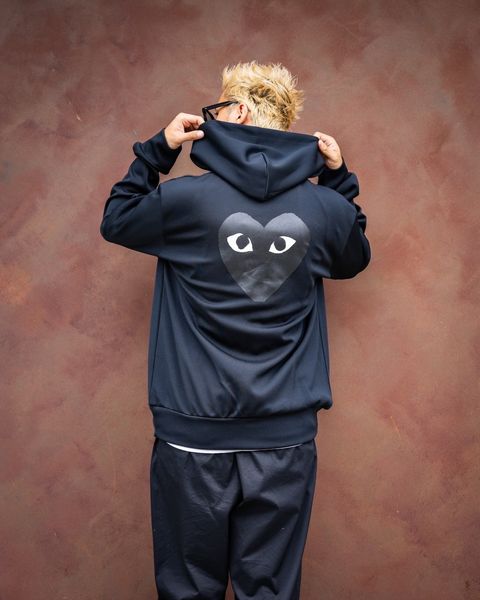 PLAY COMME des GARCONS バックプリントパーカーMARKスタイル
