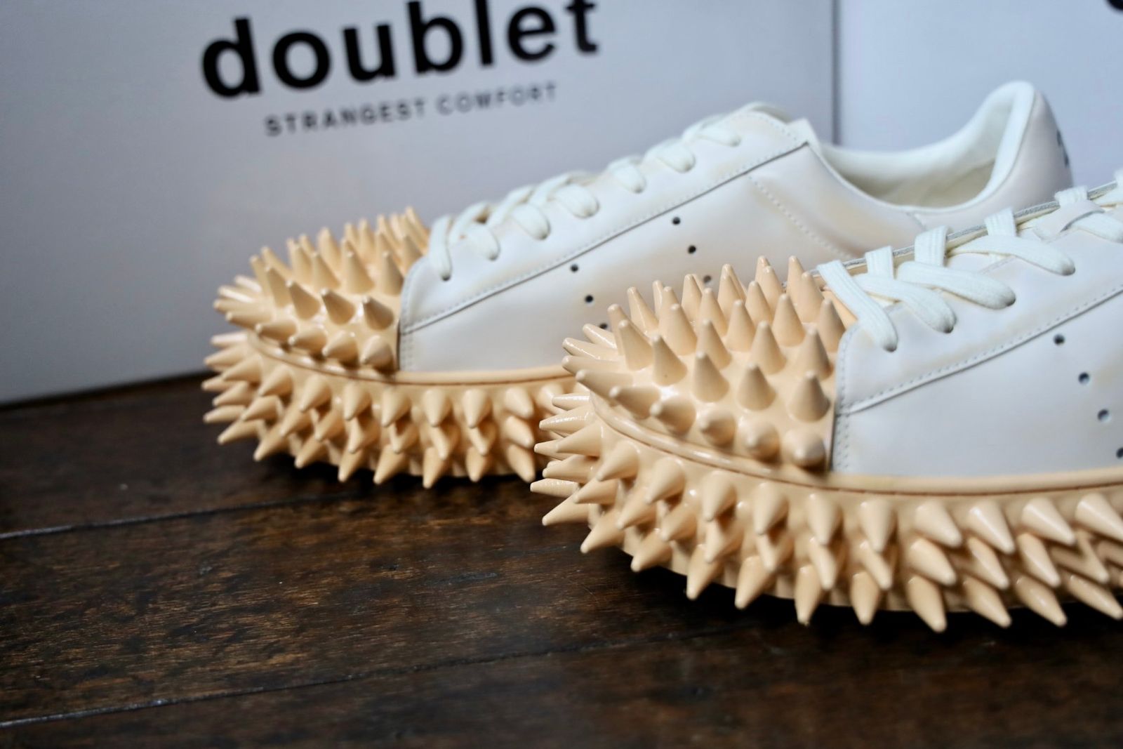 doublet 25AW スニーカーSPIKY LEATHER SNEAKER (25AW76FT63)WHITE