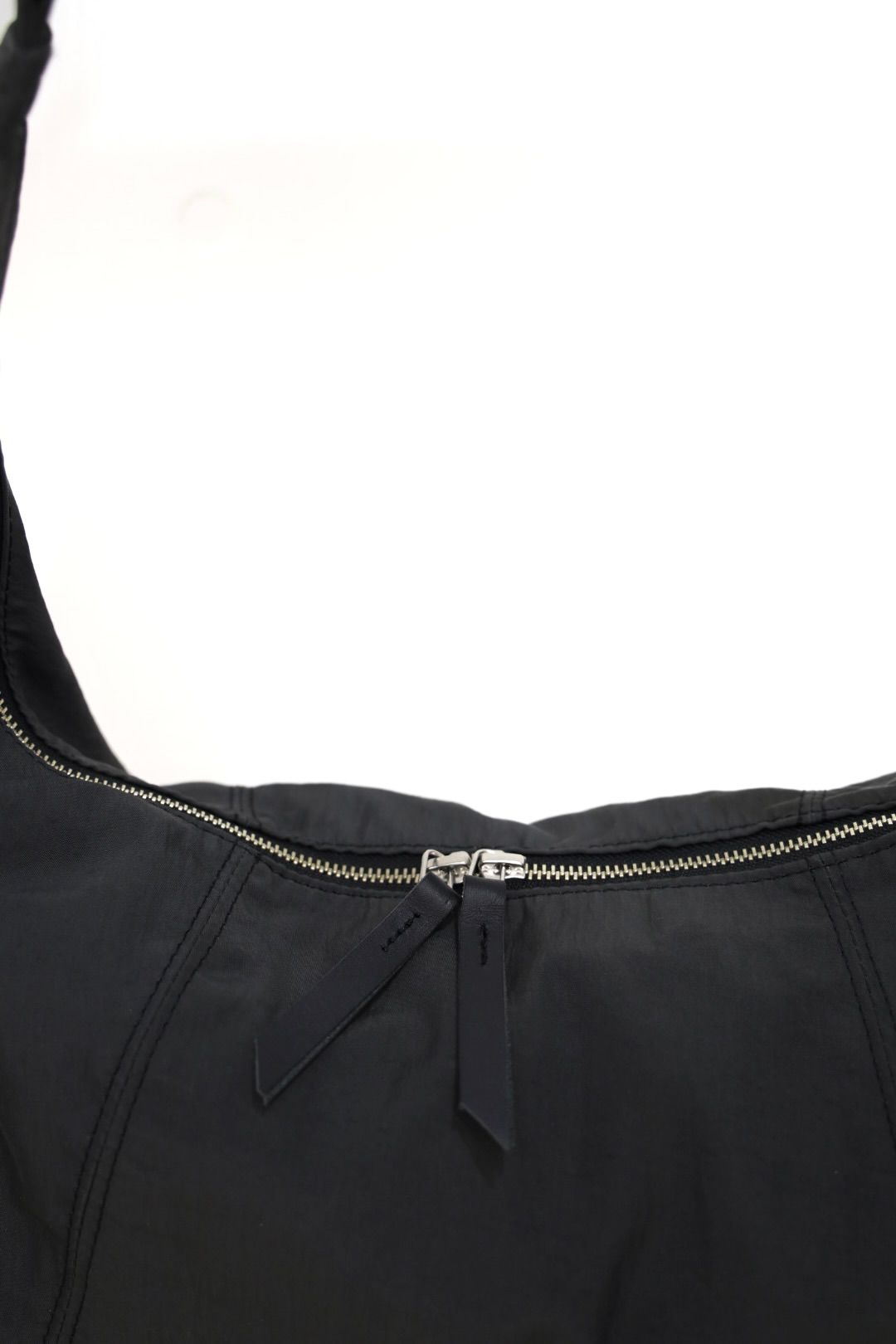 YOKE 26FW Nylon Circle Shoulder Bag(YK26FW01406A)Black