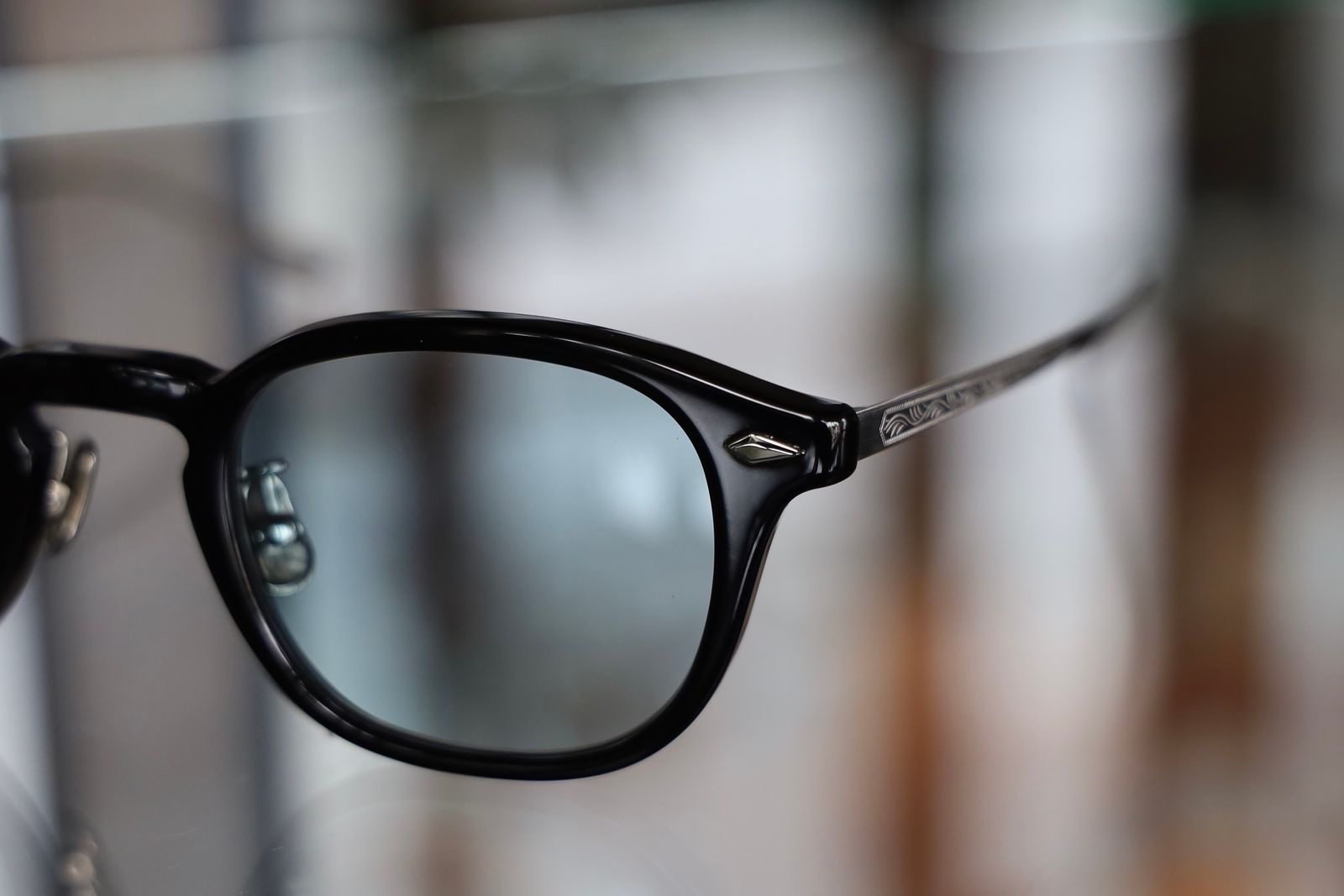 ノチノオプティカル   "JIFUSAN" #6. GLOSS BLACK × BLUE GREY to GREY(調光モデル)