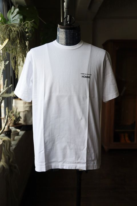 コムデギャルソンオム 25AW ロゴTシャツ(HP-T101-051)WHITE