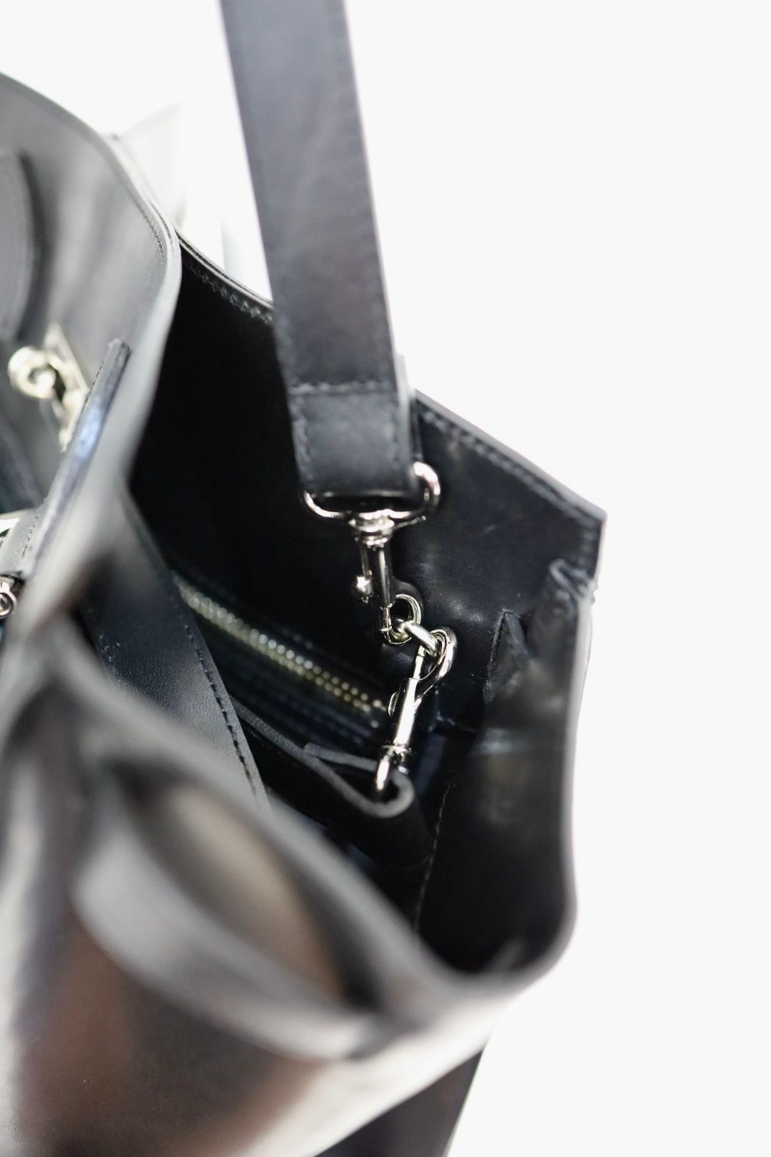 doublet 26SS LEATHER "ITA" SHOULDER BAG(26SS66BG73)BLACK☆12月13日(土)発売！