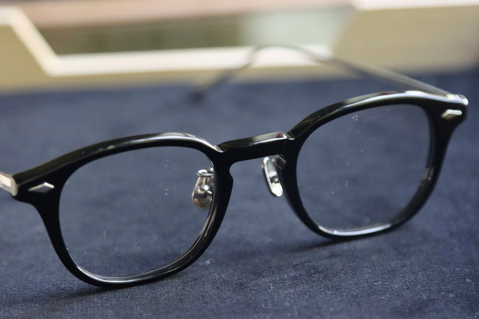 ノチノオプティカル  "JIFUSAN" #1. GLOSS BLACK × CLEAR to GREY(調光モデル)