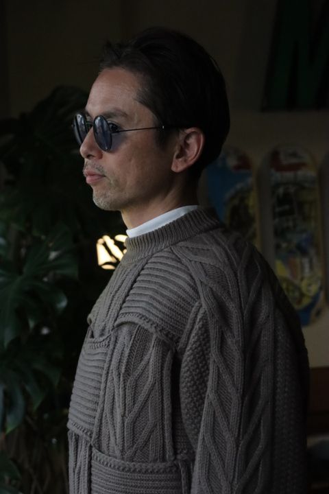 YOKE CROSSING CABLE CREW NECK KNIT"GREIGE"style