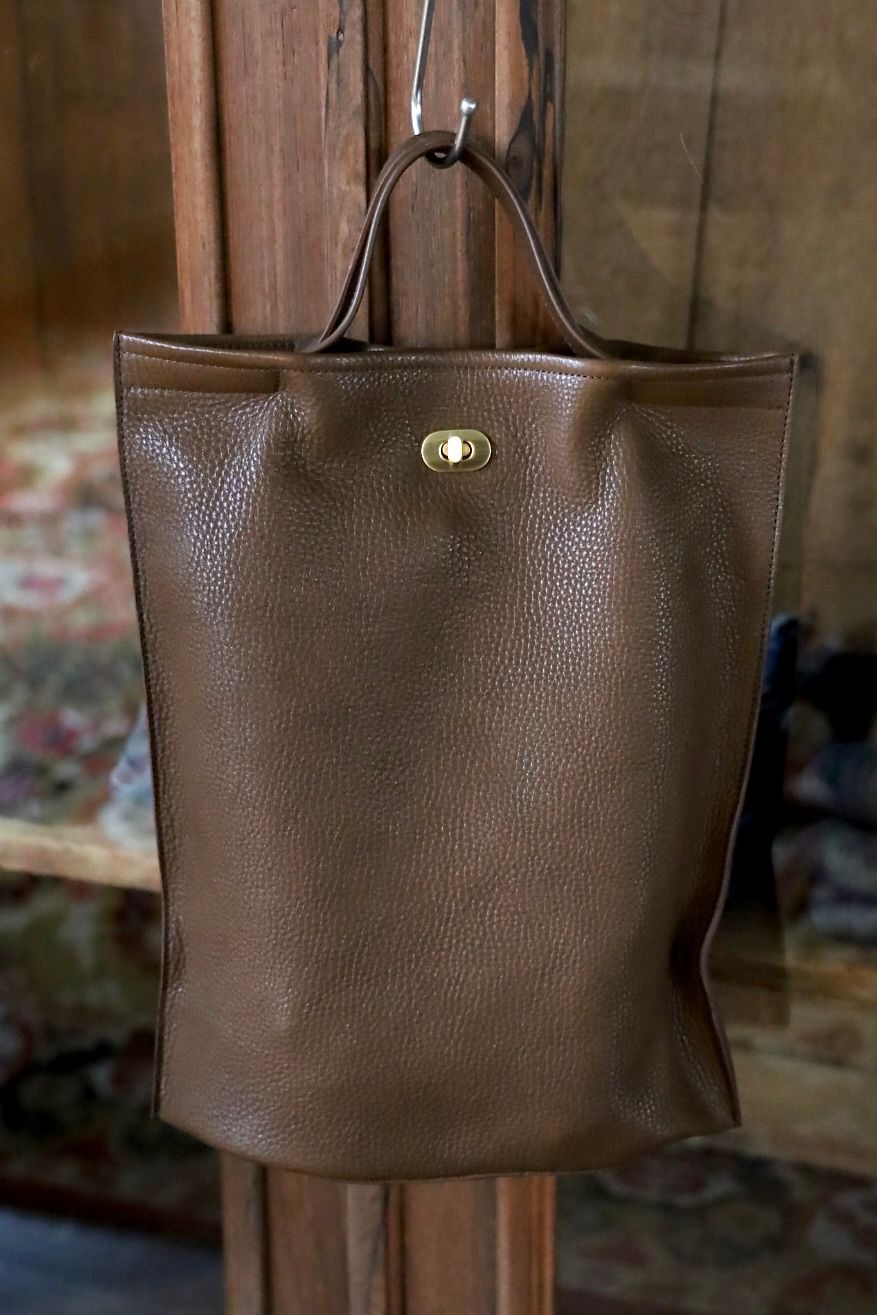 エンダースキーマ バッグ twist hand bag large(zw-b-tbb)cognac