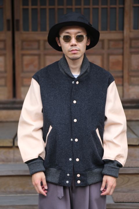 Hender Scheme stadium jumper charcoal/natural Style.2020.8.11.