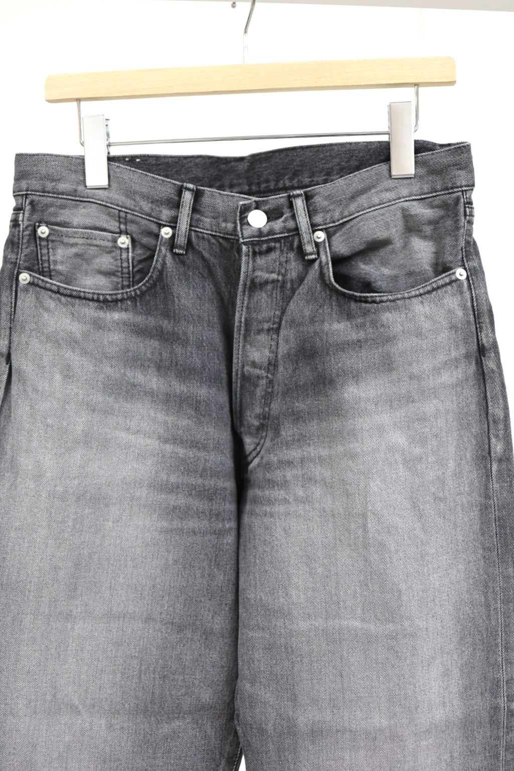 グラフペーパー Selvage Denim Five Pocket Tapered Pants(GU261-40058LB)BLACK_LIGHT FADE★1月24日(土)発売！