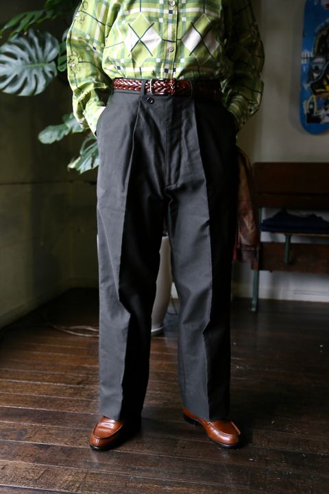 blurhms Broken Cloth Curve Front Slacks"KHAKI GREY"style.8.13.