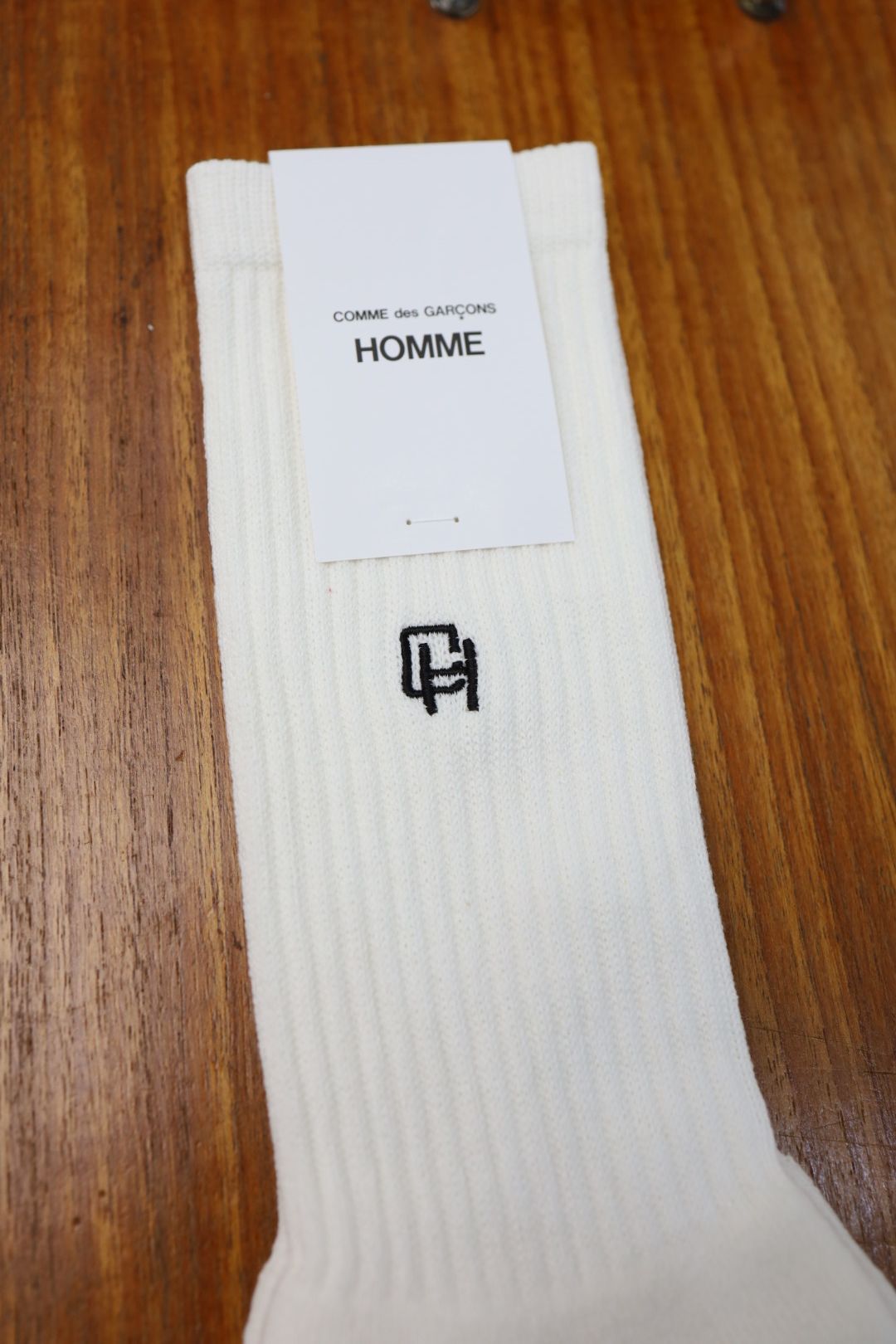 コムデギャルソンオム 綿パイル刺繍ソックス(HQ-K501-051)WHITE☆2月6日(金)発売！