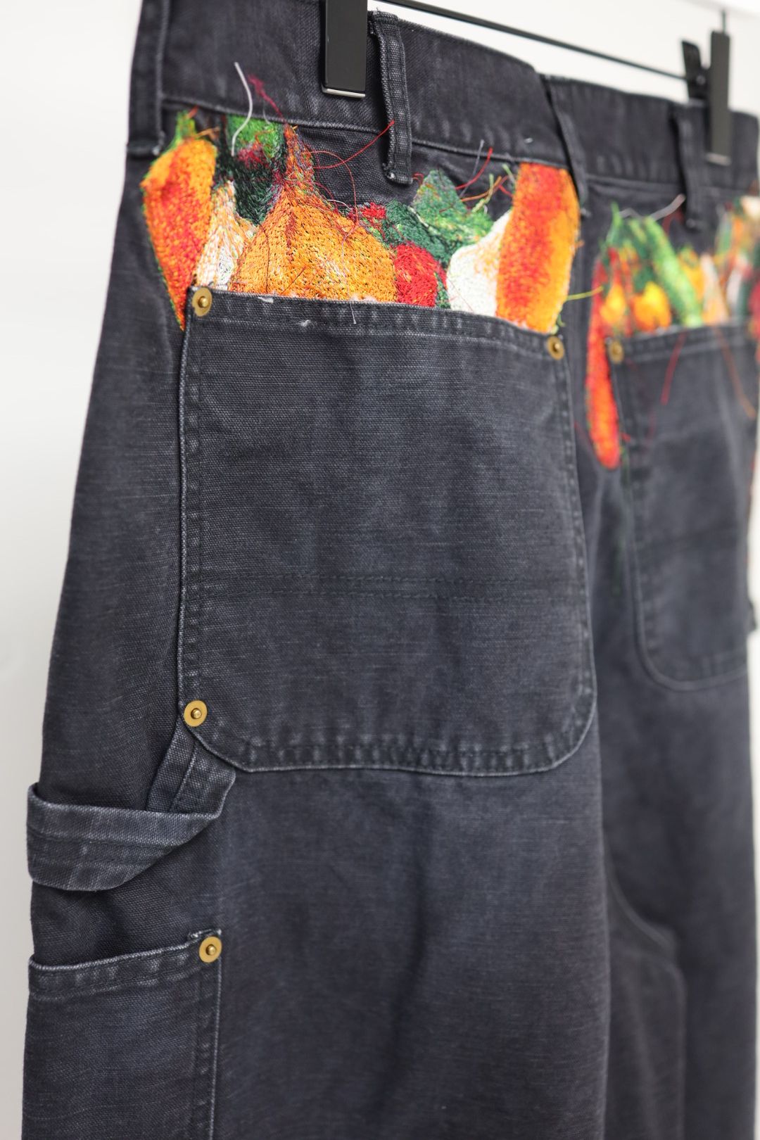 doublet ダブレット26SS VEGETABLE EMBROIDERY CUT-OFF PANTS (26SS19PT350) BLACK ★1月17日(土)11:00発売！