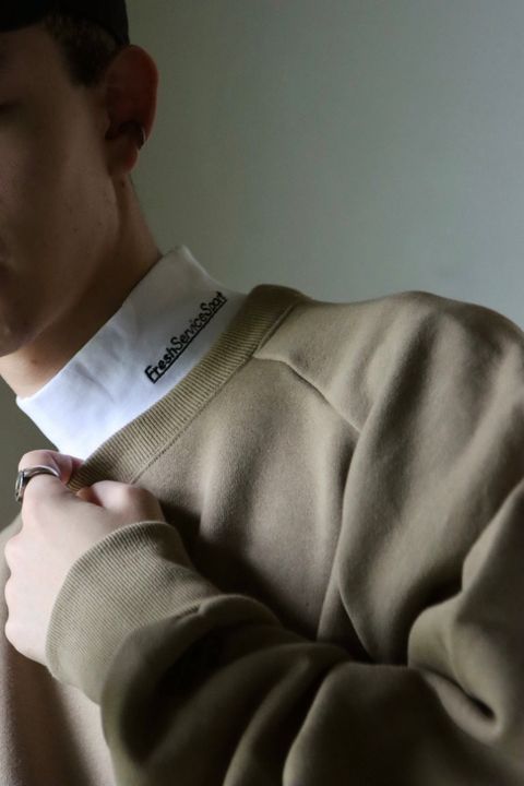 FreshService フレッシュサービス 23AW VIBTEX for FreshService “SWEAT CREW NECK PULLOVER”スタイル