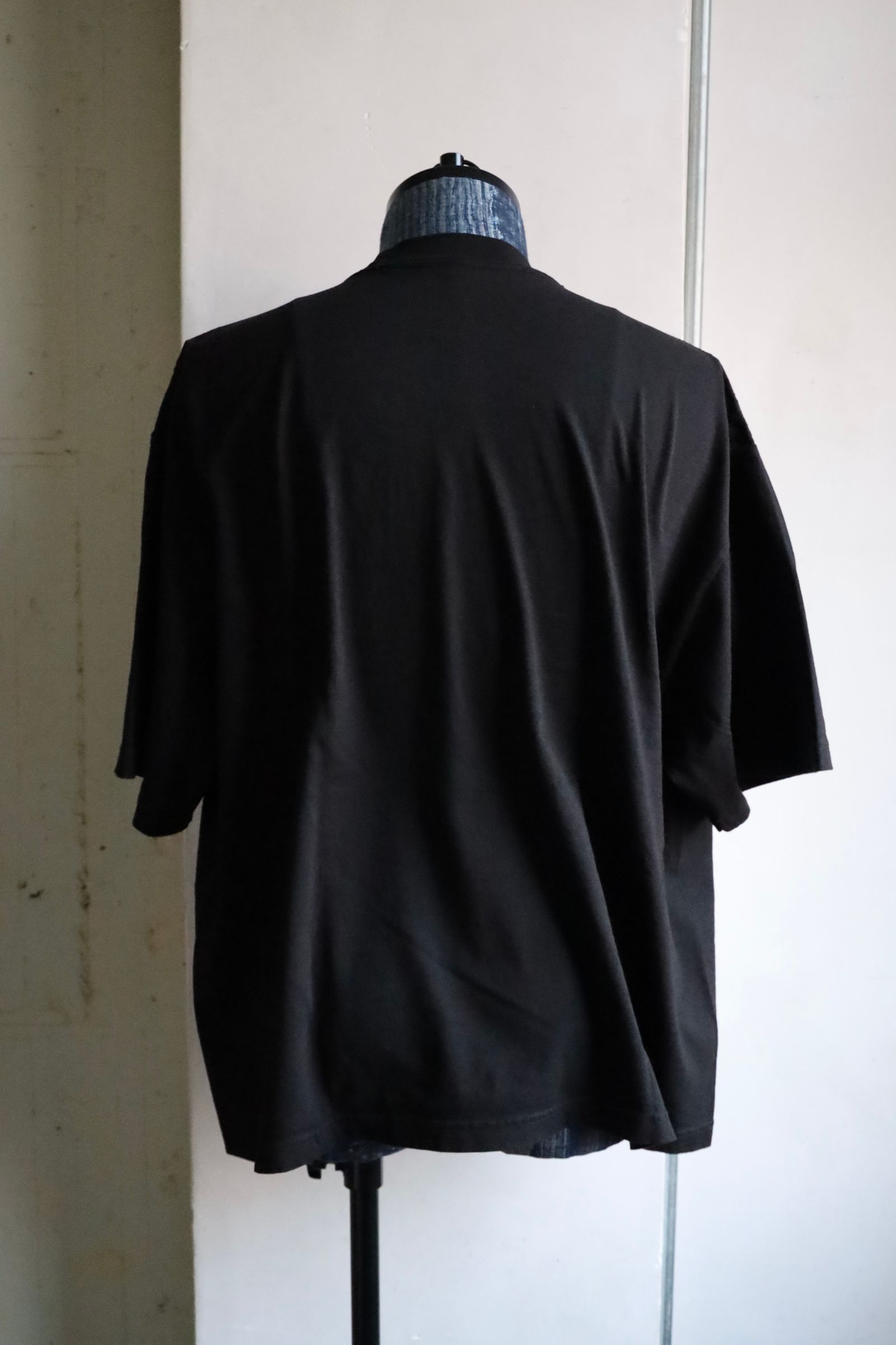 イズネスミュージック 25SS HOUSE RHYTHM T-SHIRT(IMP5_07_HOUSERHYTHMT01)BLACK