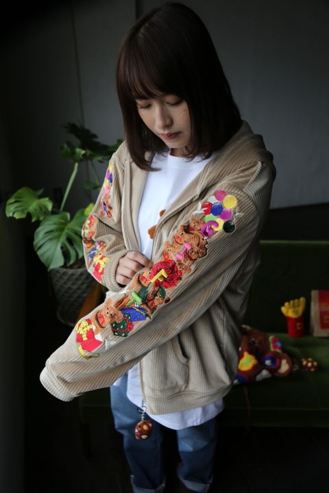 doublet CHAOS EMBROIDERY COMFY HOODIE"BEIGE"style.2021.1.30.