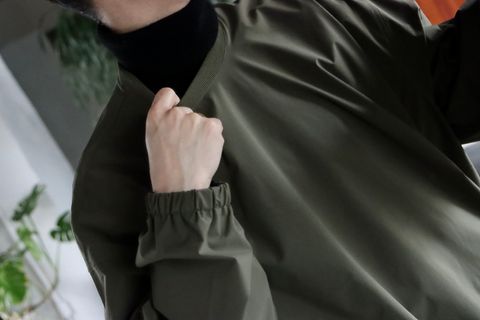 FreshService 22SS SOLOTEX TAFFETA CREW NECK PULLOVER"KHAKI"style.