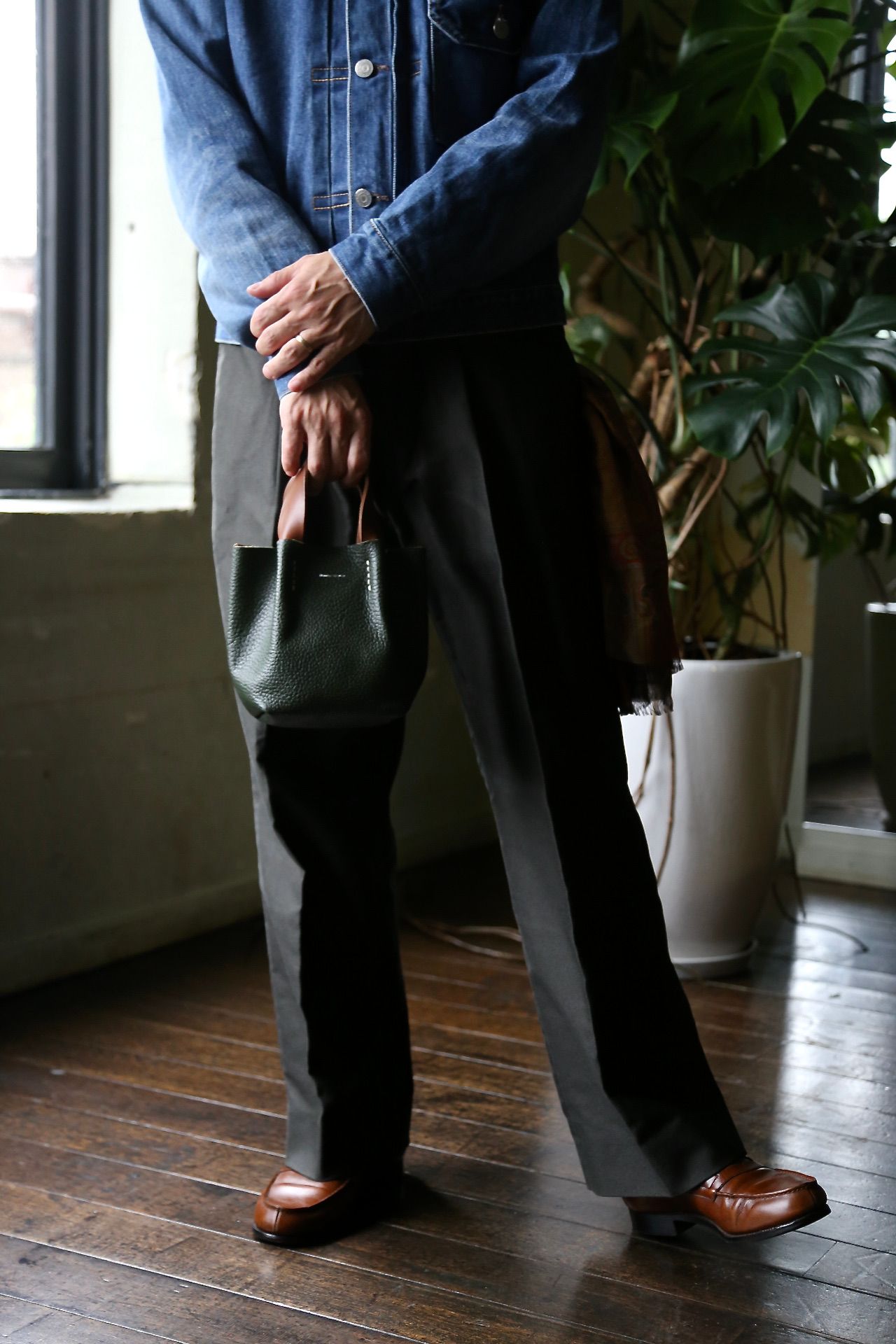 blurhms Broken Cloth Curve Front Slacks