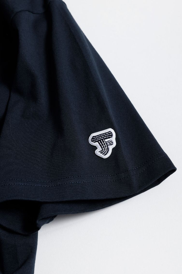 ファンダメンタル Tシャツ CIRCLE PATCH TEE(FA25/TE13)NAVY