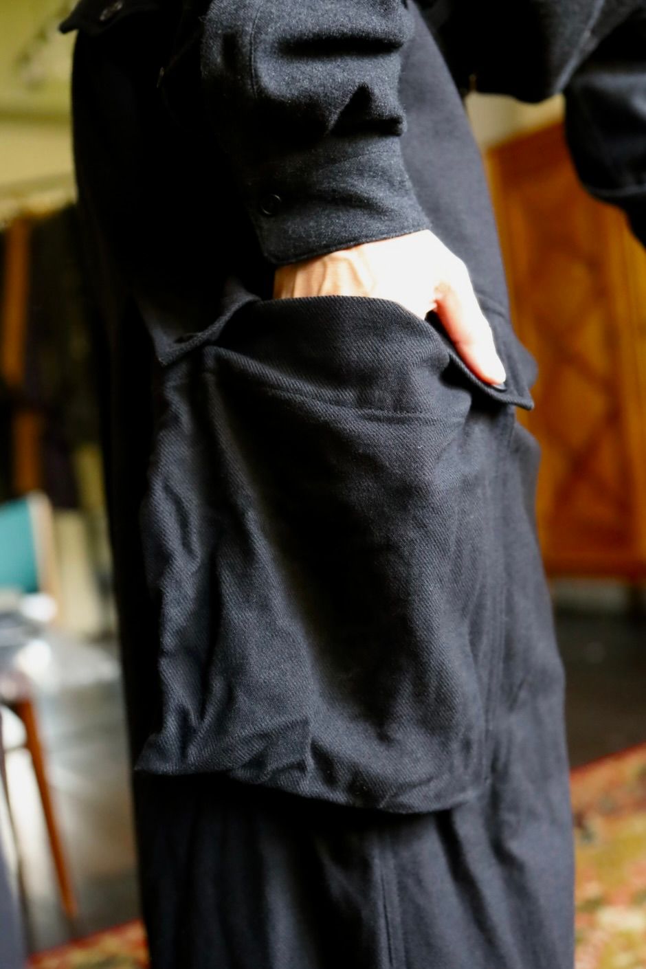 COMME des GARCONS HOMME 綿ウールアーミーサージパンツスタイル2025.11.25.