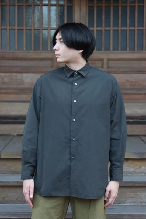 Ets.MATERIAUX Regular collar shirt(INK BLACK)style.