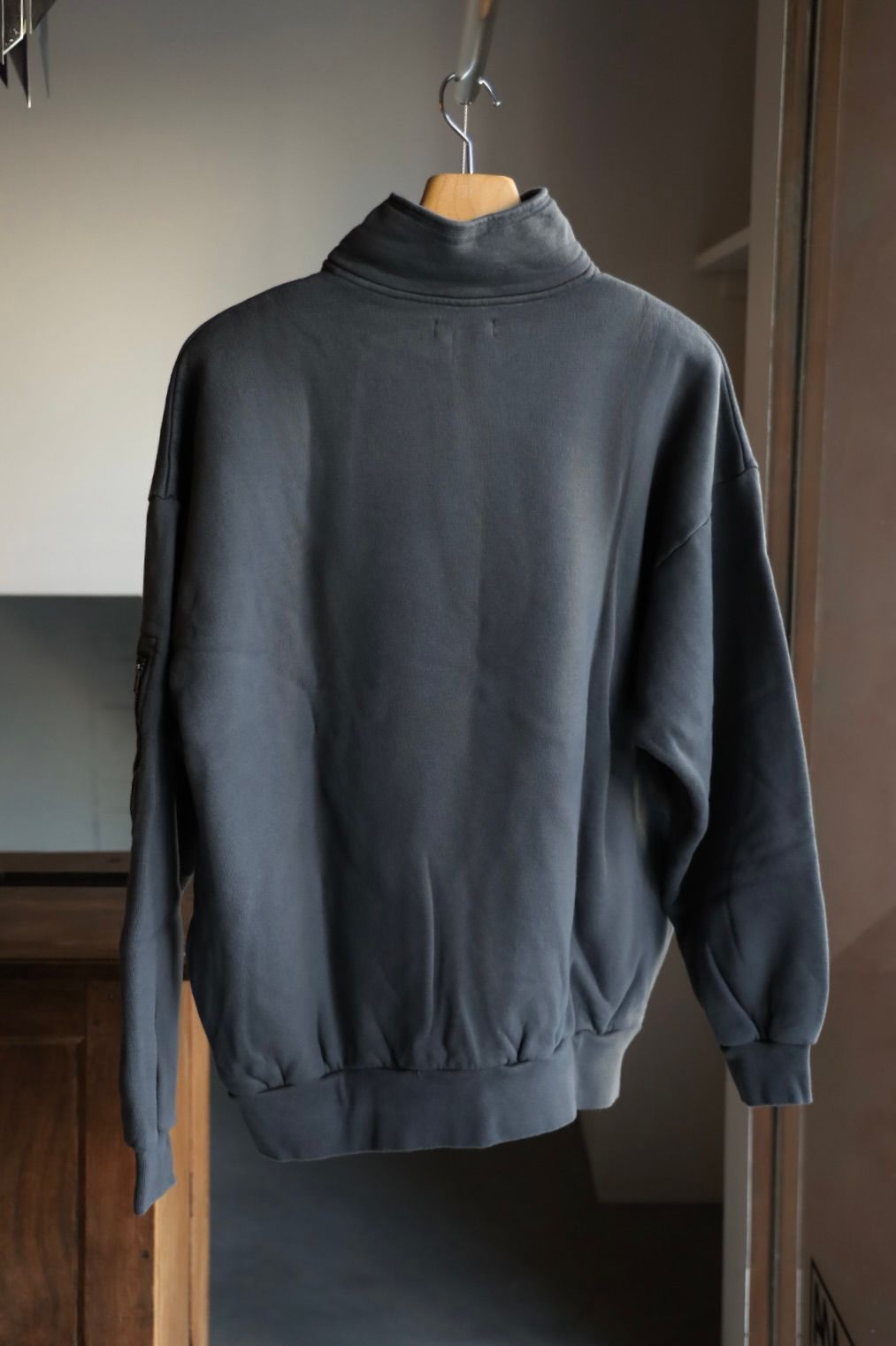 イズネス 25AW PIGMENT DYED ZIP SWEATSHIRT(25AW_08_1007AWCS04)BLACK☆新作発売！